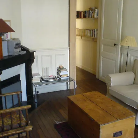 Sunny Flat Near Eiffel Tower Paris